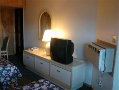 Golden Knight Motel Gresham Room photo